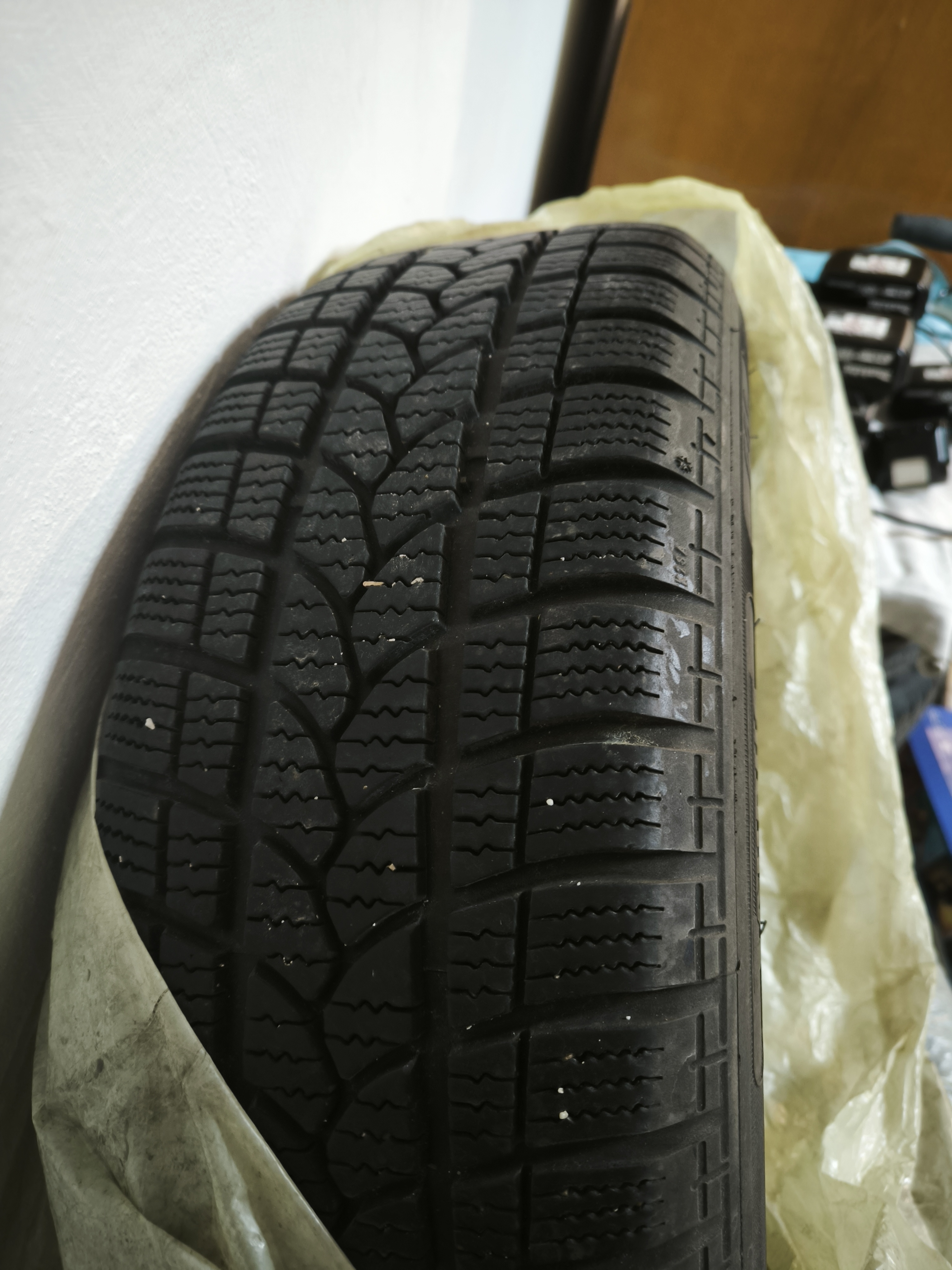 Zimné pneu 215/55 R16, 5x108, plechové disky 2